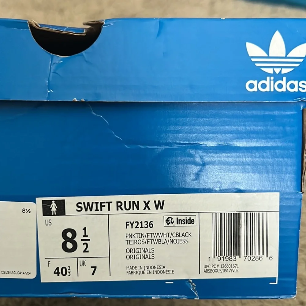 NEW WITH TAGS ADIDAS SWIFT RUN SNEAKER - Picture 4 of 4